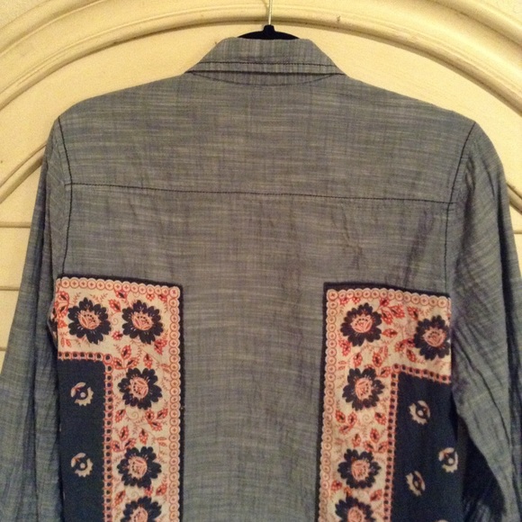 FREE PEOPLE - lightweight button up - Picture 4 of 8